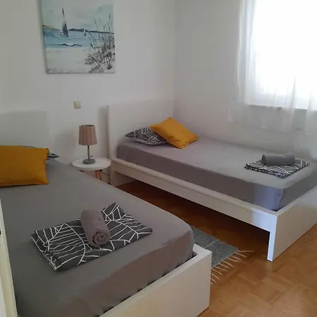 Meli Apartman Rab Town